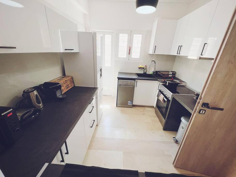 Minimal 3Br Apartment In Афины Экстерьер фото