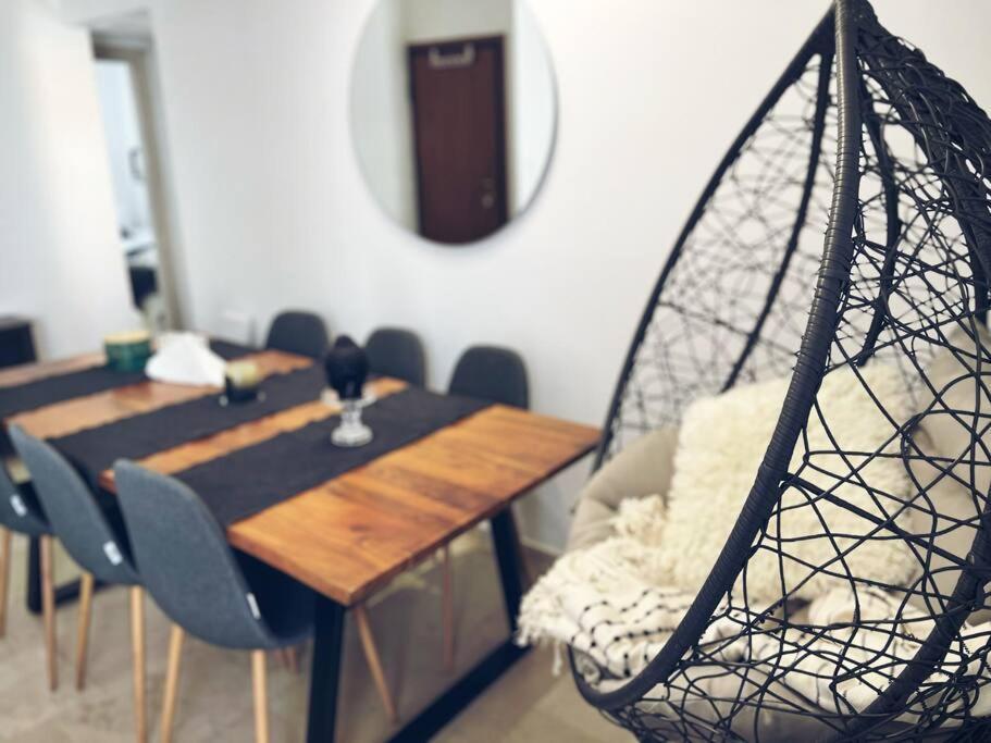 Minimal 3Br Apartment In Афины Экстерьер фото