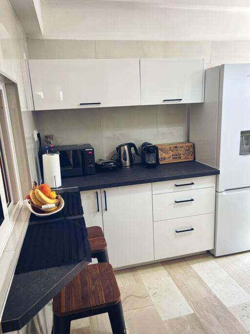 Minimal 3Br Apartment In Афины Экстерьер фото