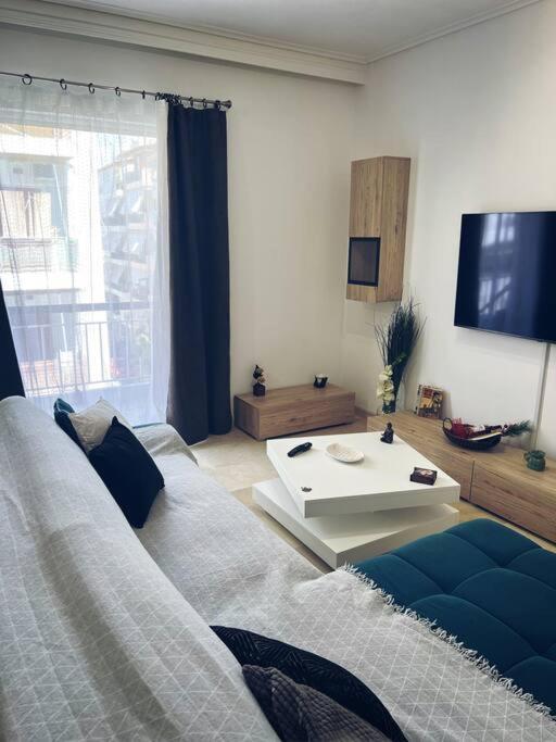 Minimal 3Br Apartment In Афины Экстерьер фото